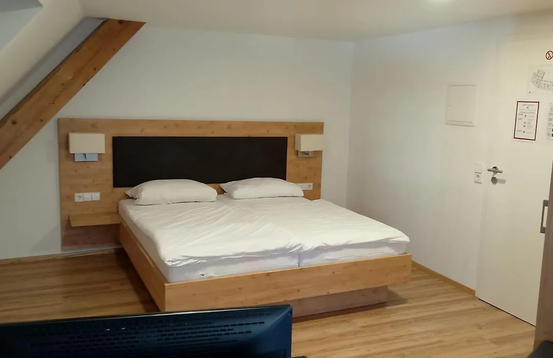 Gasthof Hotel zum Rebstock-1