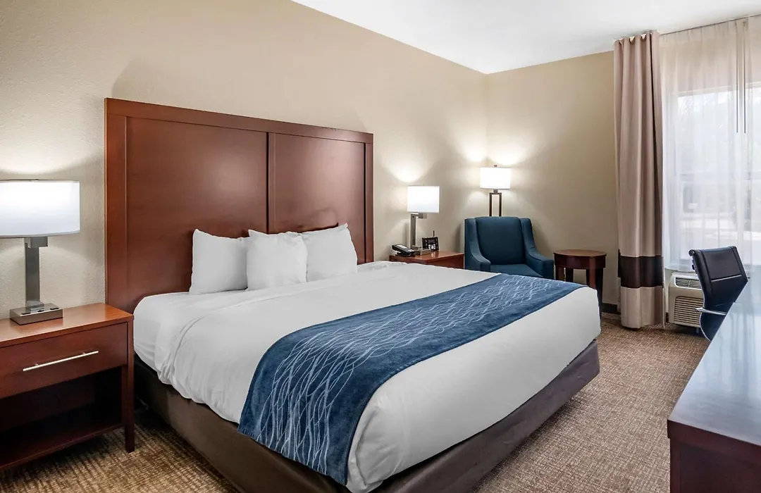 Comfort Inn & Suites Junction City - Near Fort Riley-1