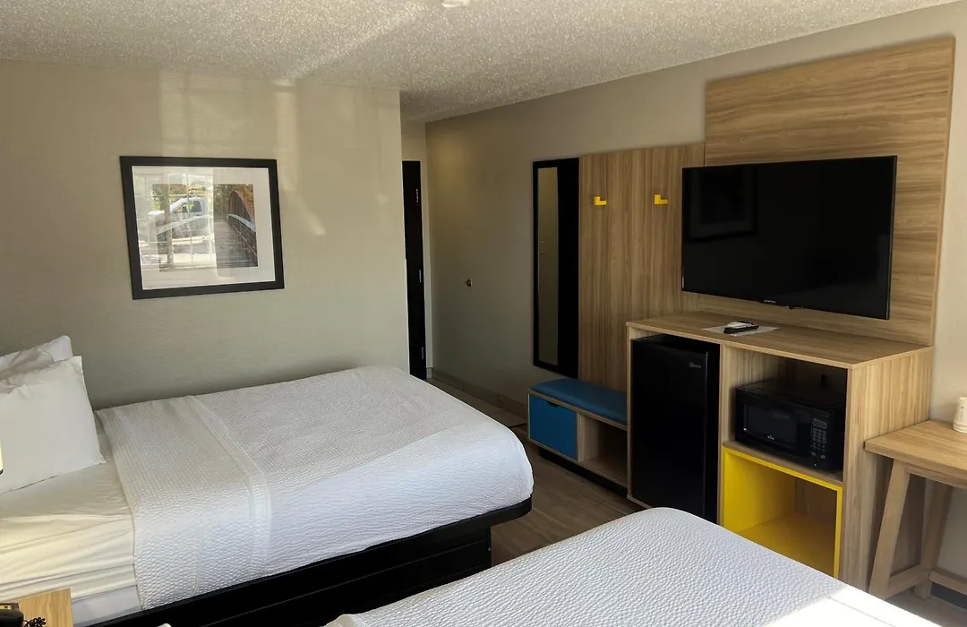 Days Inn By Wyndham Miami-1