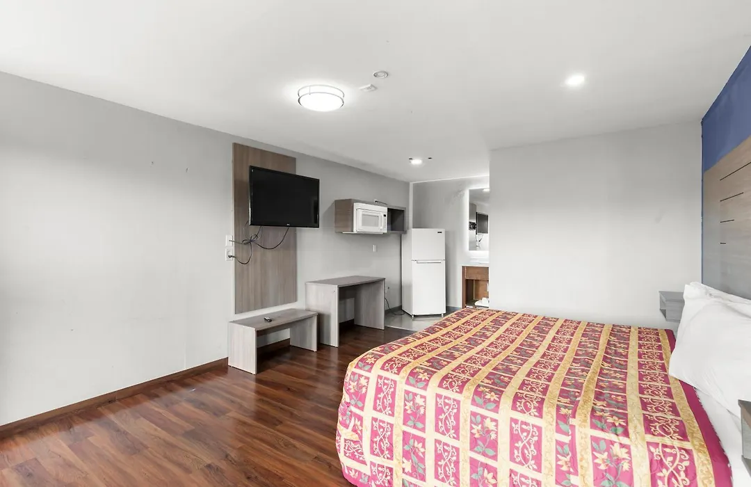 Travel Inn & Suites-1