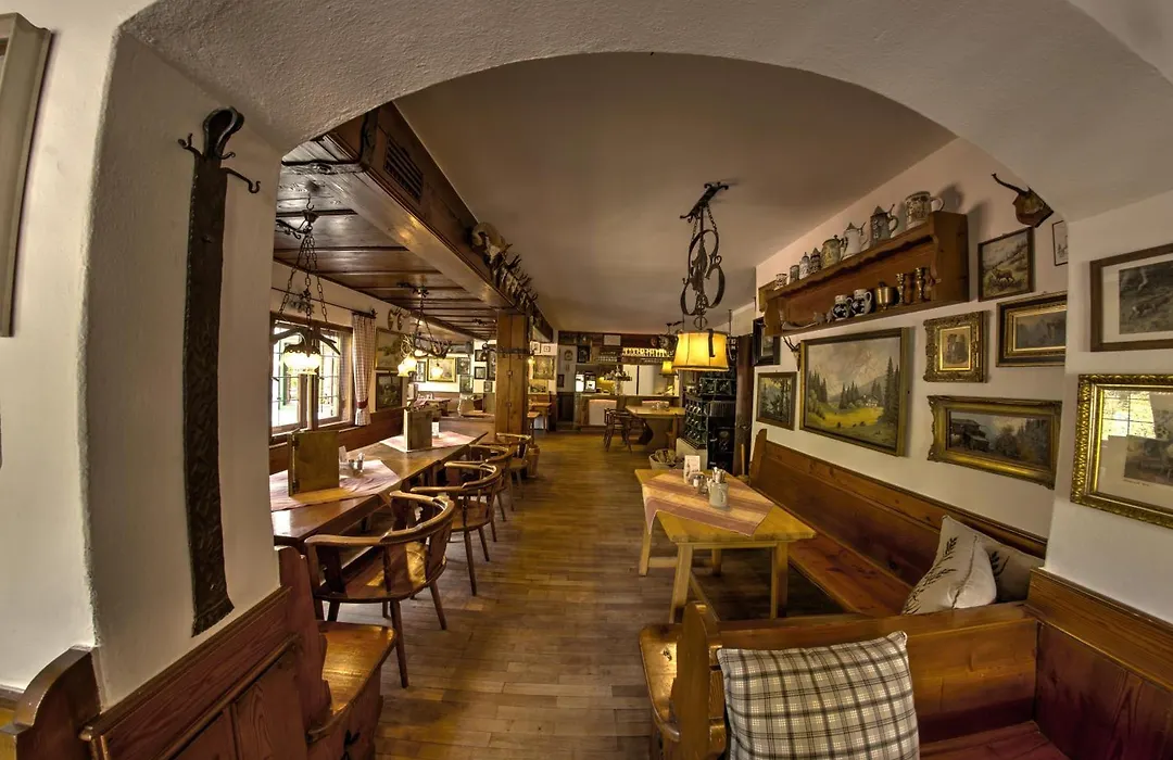 Wirtshaus und Pension Hocheck-1