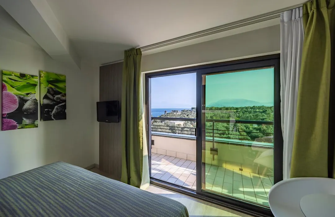 Hotel Ideal-1