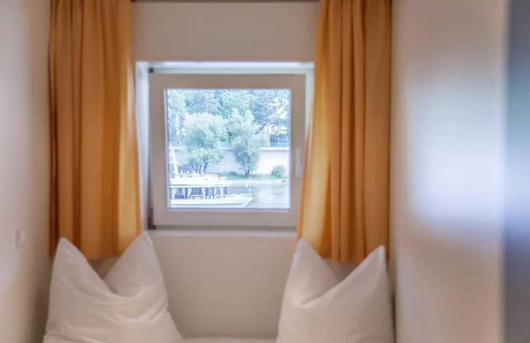 Rotel Inn-1