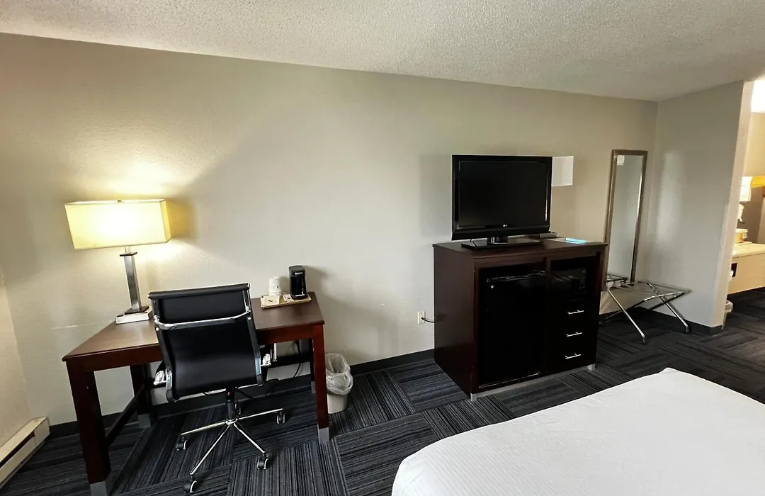 Baymont By Wyndham Marinette-1