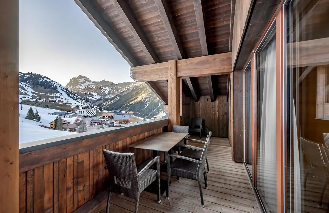 AlpenParks Hotel&Apartment Arlberg Warth mit Pool-1