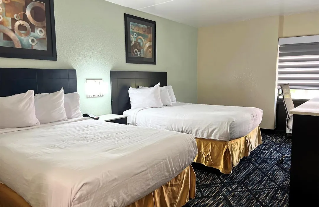 Baymont By Wyndham Cincinnati Sharonville-1