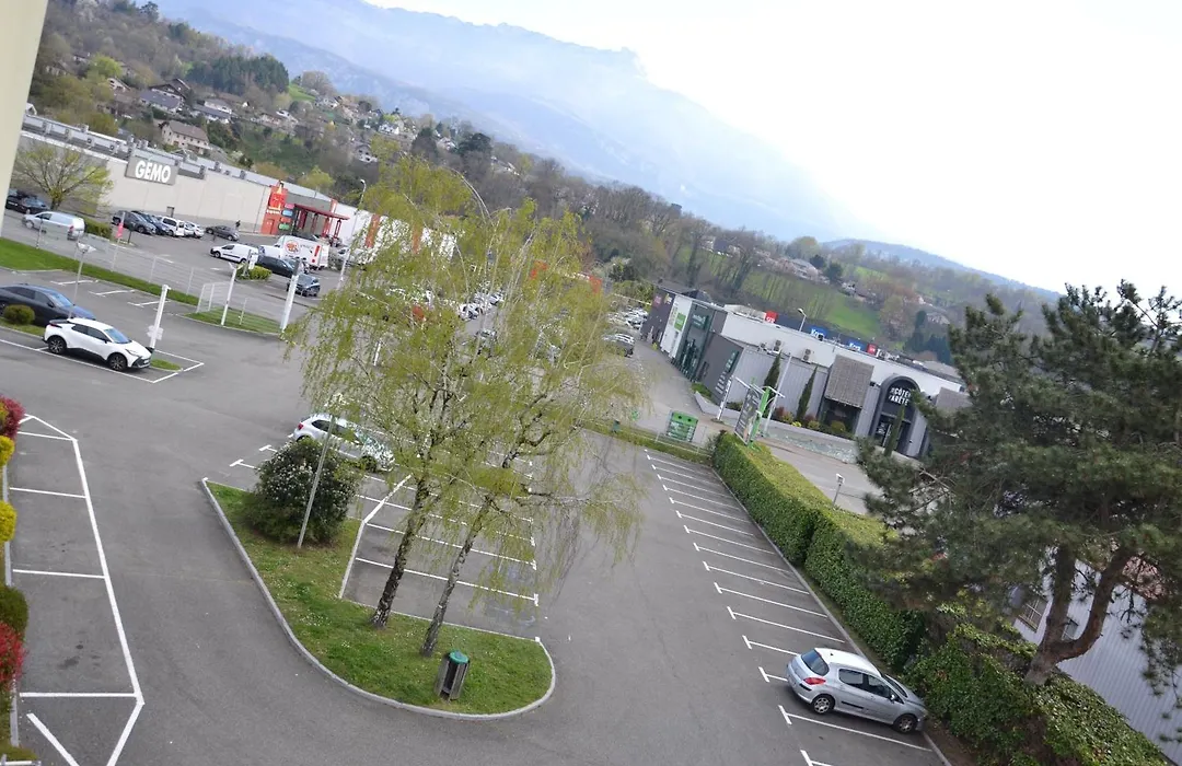 Ibis Chambery-1