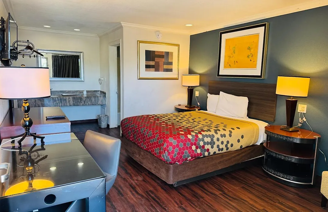 Baymont By Wyndham Bakersfield-1