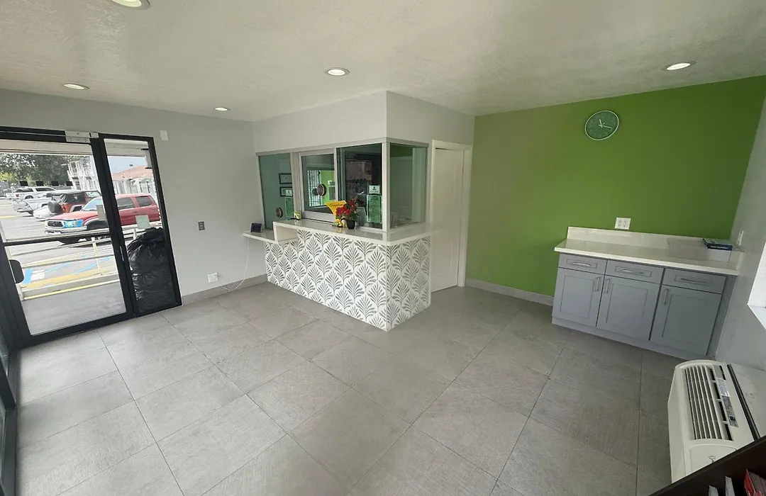 Hi-Way Host Motel-1