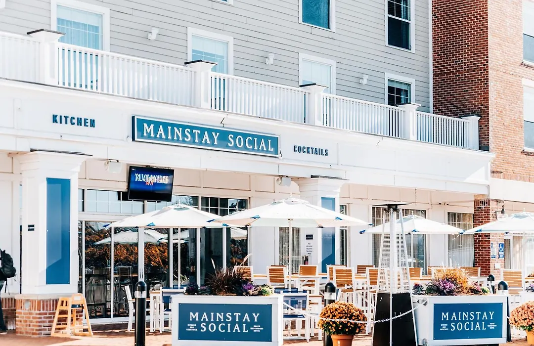 Salem Waterfront Hotel & Suites-1
