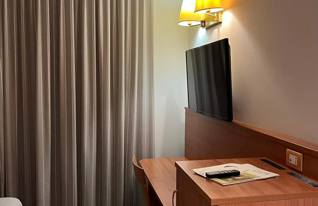 Hotel Re-1