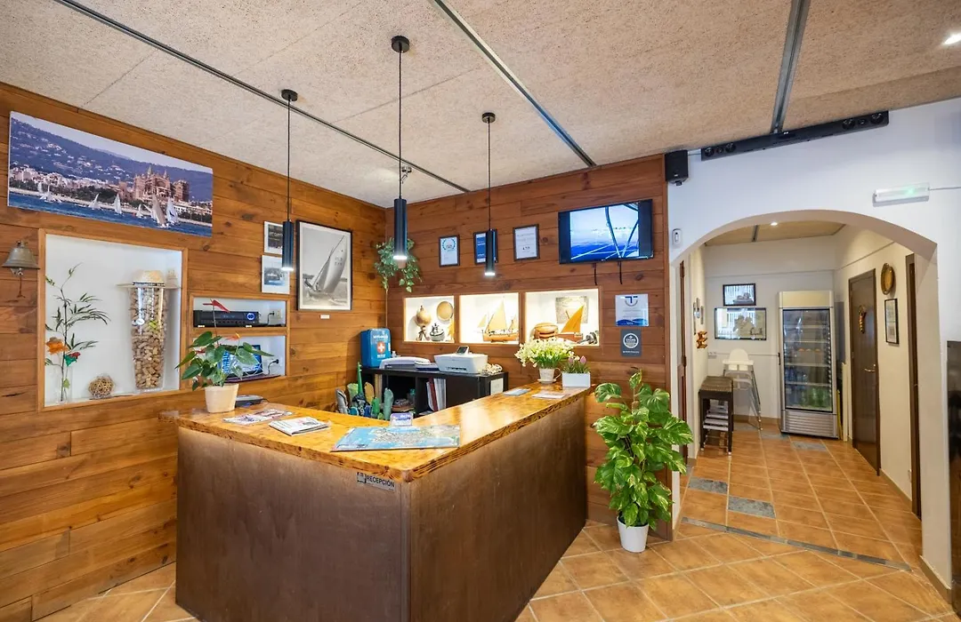 Hostal Doris - Adults Only-1