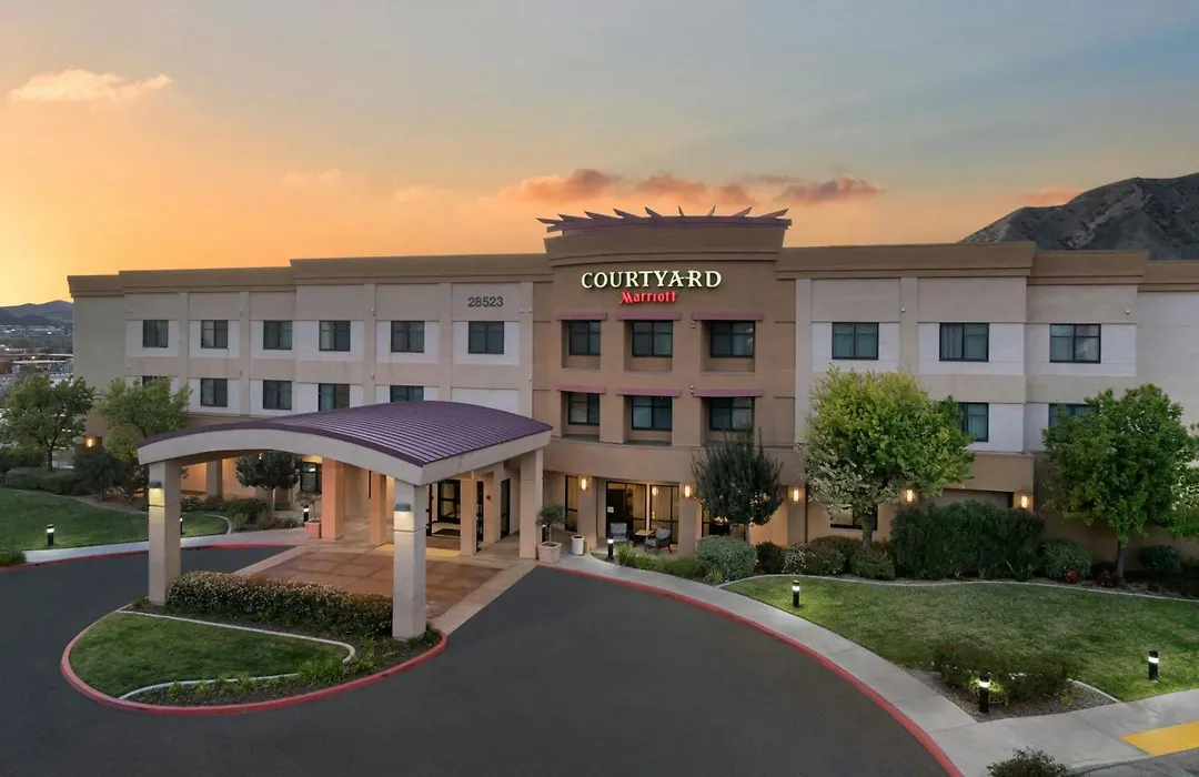 Courtyard By Marriott Santa Clarita Valencia-1