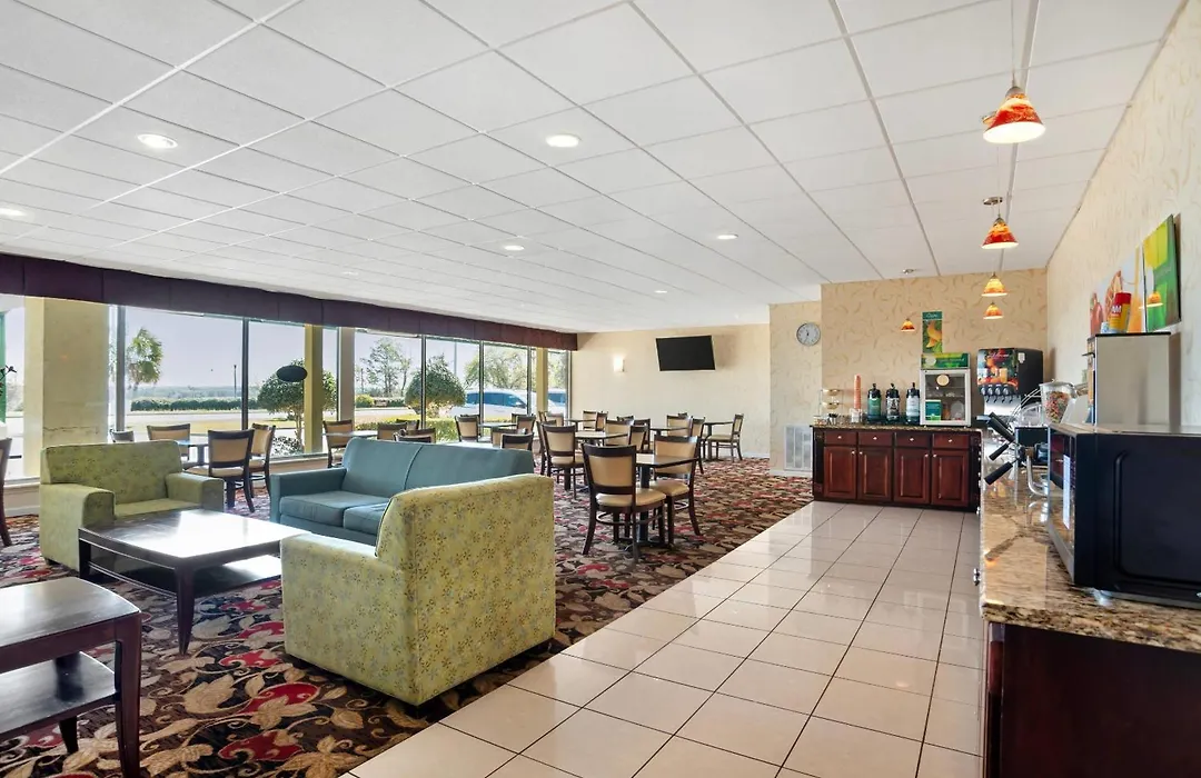 Quality Inn & Suites Near Lake Eufaula-1