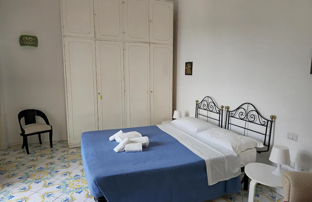 Casa Nina- Camere Con Vista Mare E Terrazza A Raito, Costiera Amalfitana-1
