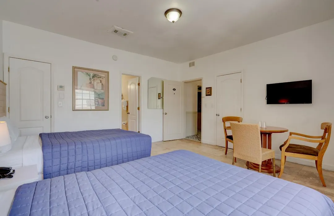 James Hotel-1