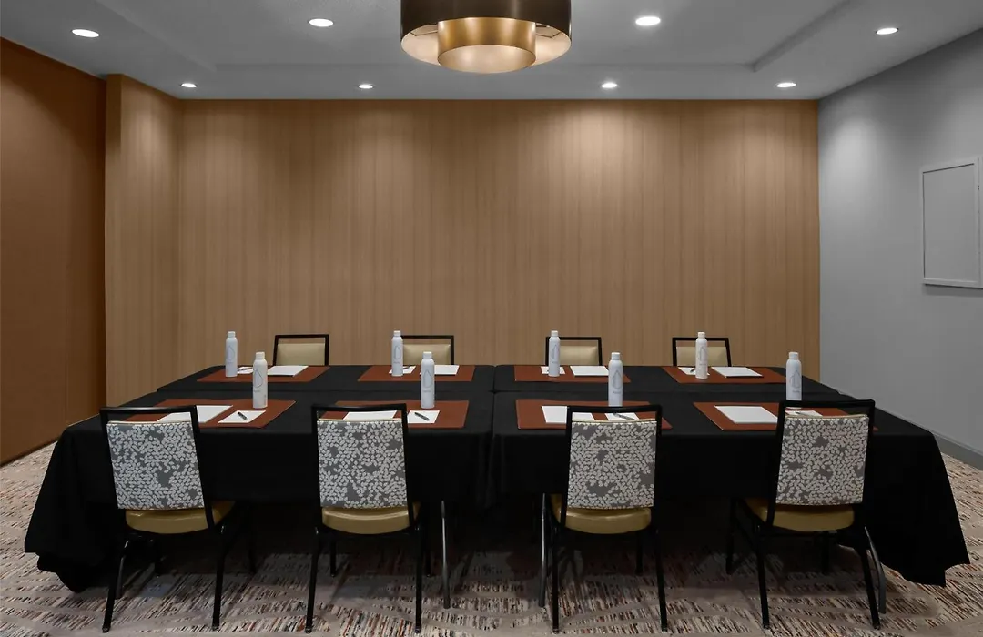 Embassy Suites By Hilton Phoenix Biltmore-1