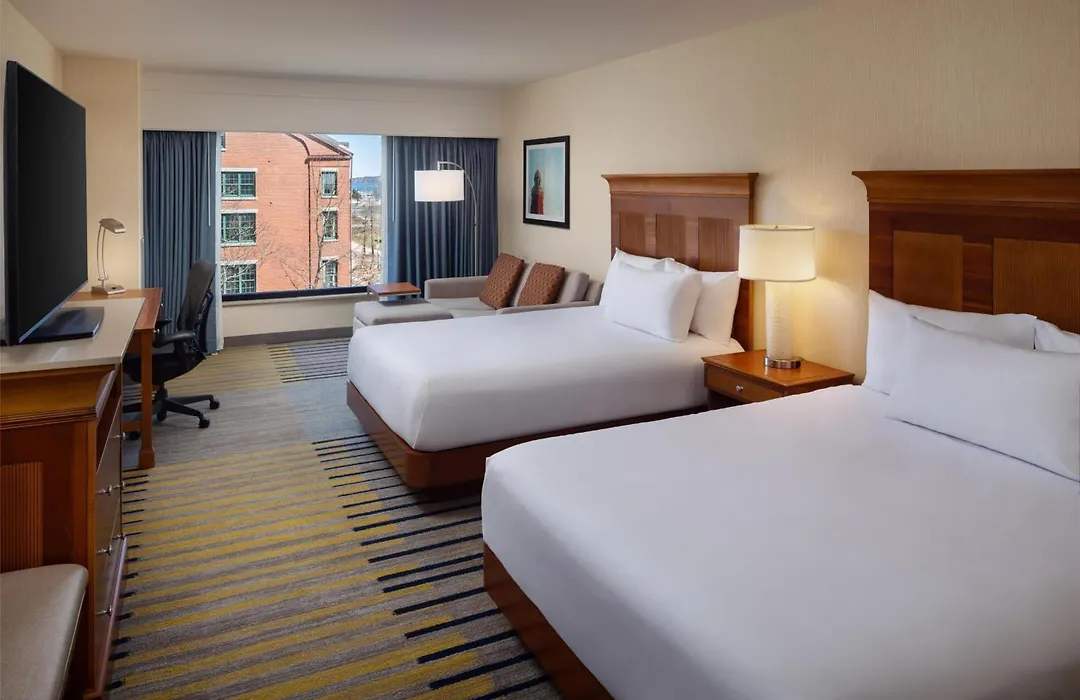 Hilton Garden Inn Portland Downtown Waterfront-1