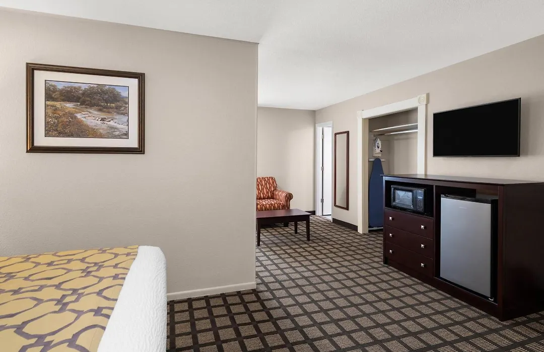 Baymont By Wyndham Jefferson City-1