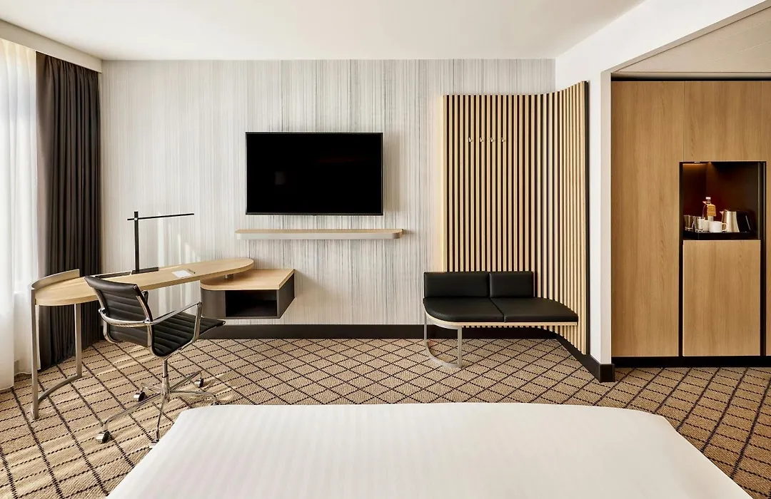 Courtyard By Marriott Hannover Maschsee-1