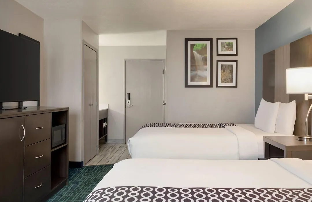 La Quinta Inn & Suites By Wyndham Peru Starved Rock St Park-1