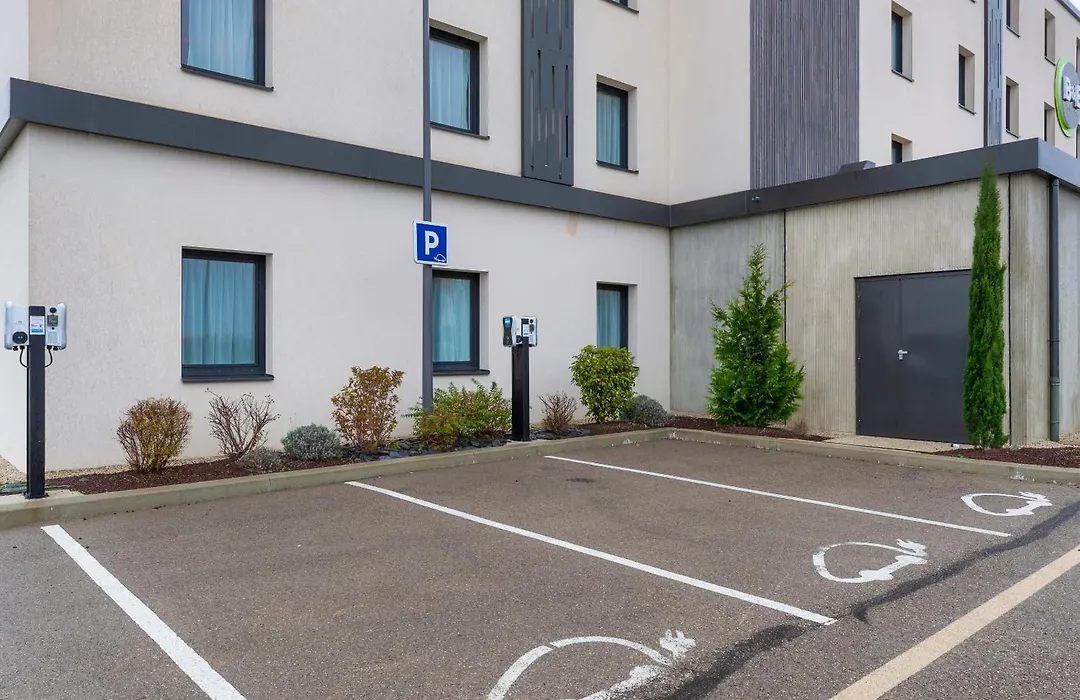 B&B HOTEL Troyes Magasins d'usine-1