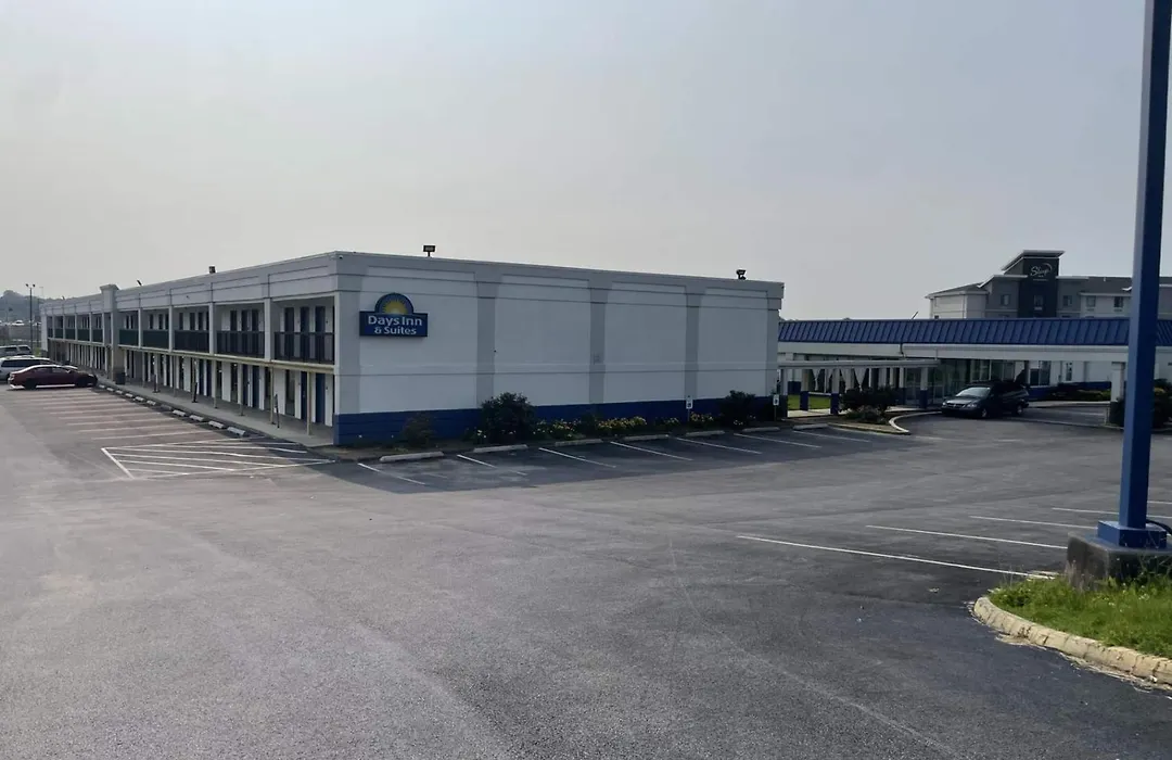 Days Inn & Suites By Wyndham York-1