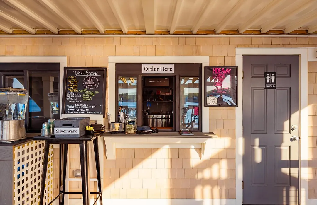 Bearskin Neck Motor Lodge-1