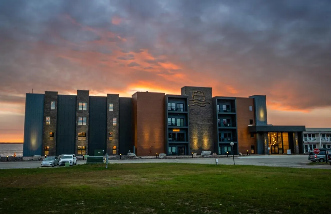 Terrace Bay Hotel - Lakefront-1