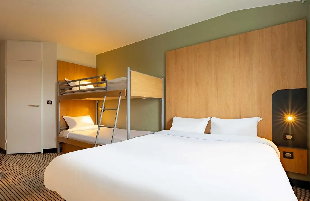 B&B HOTEL Calais Centre St Pierre-1