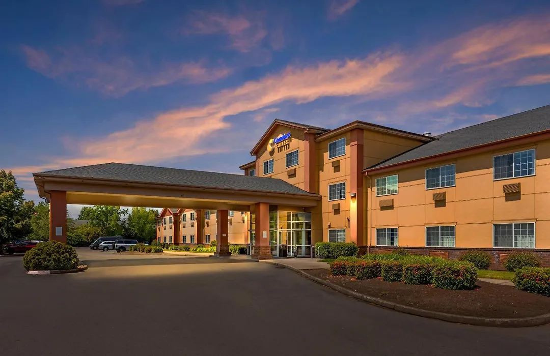 Comfort Suites Salem-1