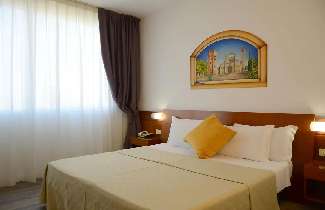 Hotel Krystal-1