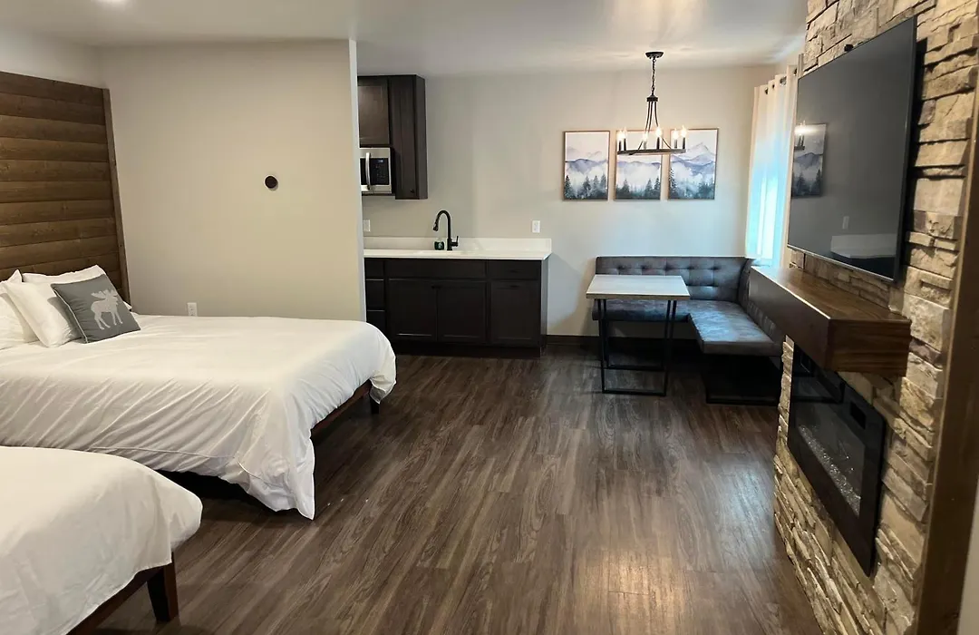 Spruce Lodge-1