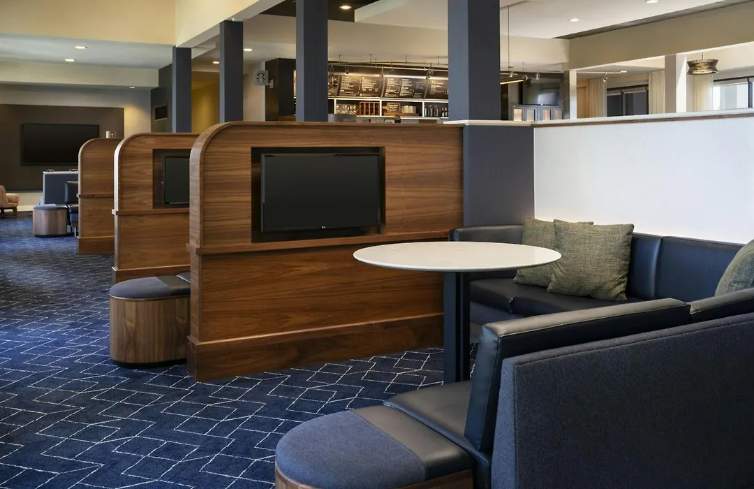 Courtyard By Marriott Fresno-1