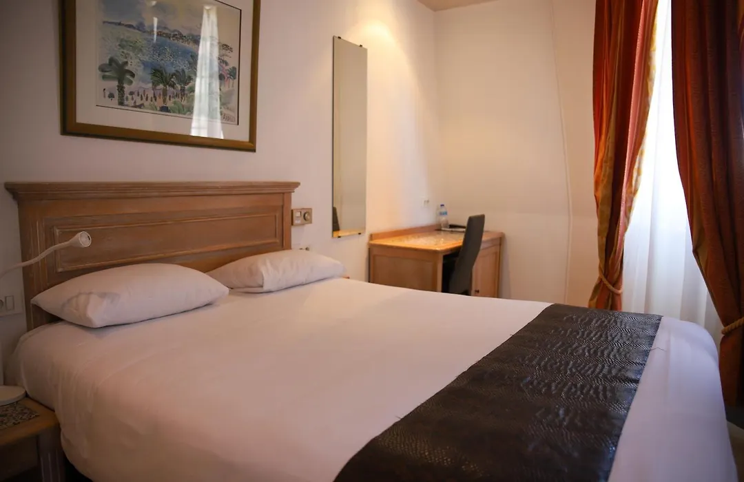 Brit Hotel Aux Sacres Reims, Centre Historique-1