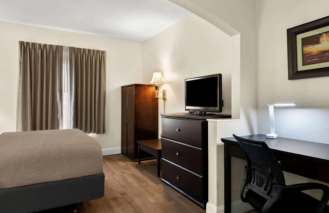 Quality Inn And Suites Lafayette-1