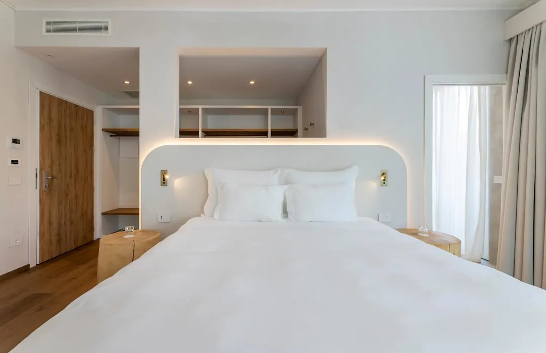 Hi Hotels Sirmione - Lakeview Pool-1