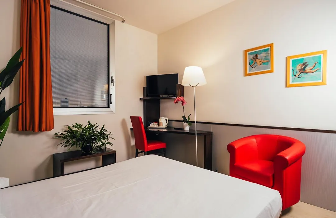 Euro Hotel-1