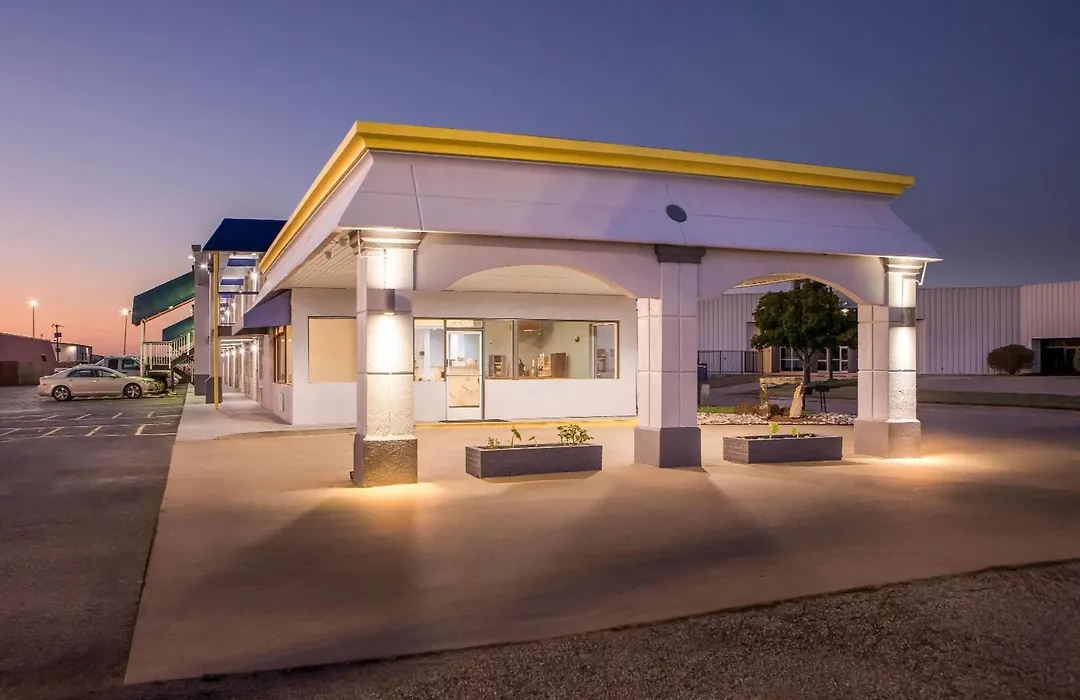 Days Inn By Wyndham Salina South-1