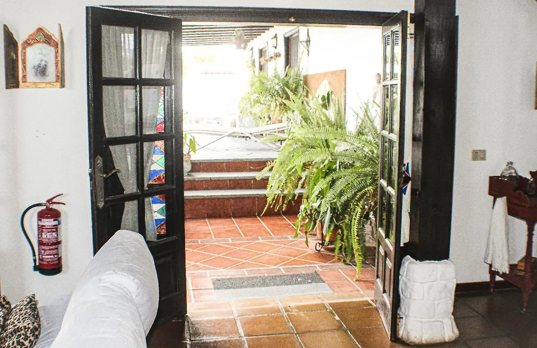Habitaciones Dona Cris-1