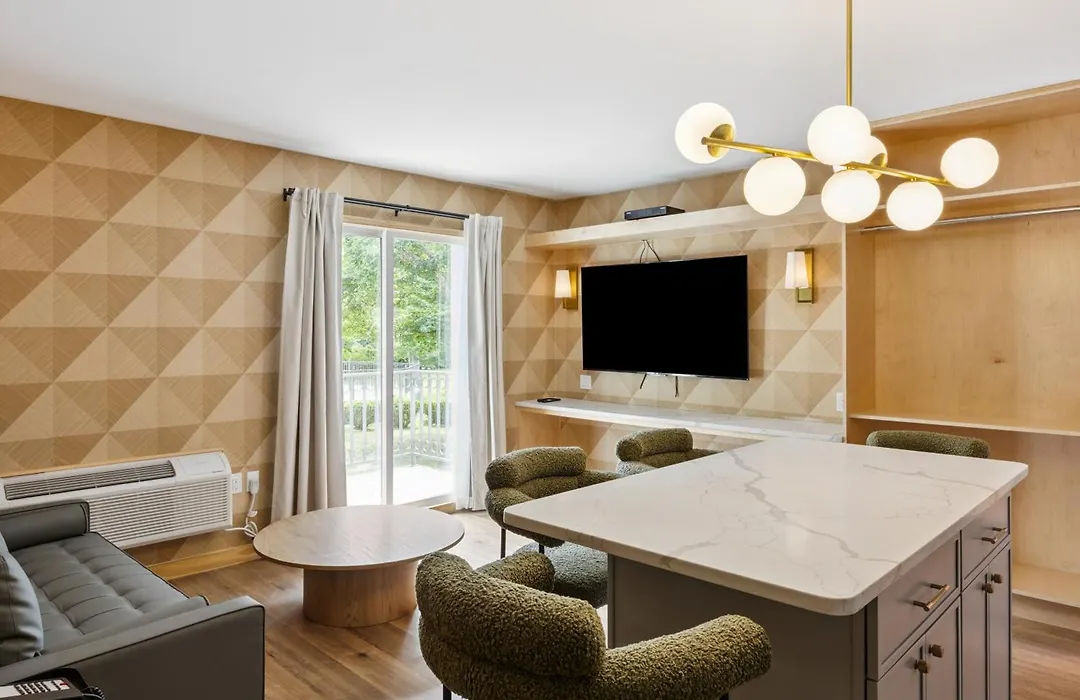 Greenview Inn Riverhead-1