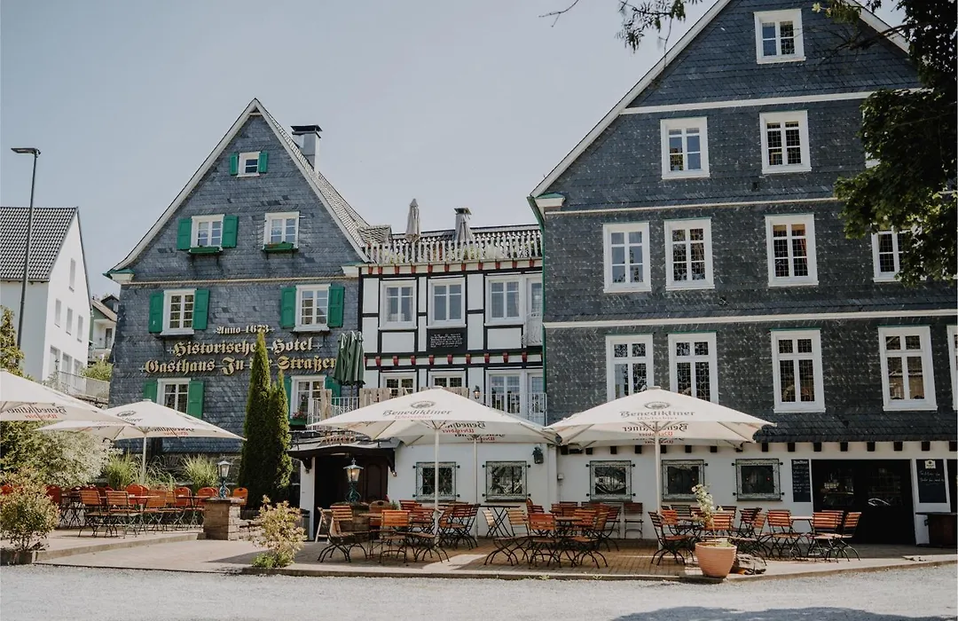 Hotel In Der Strassen-1