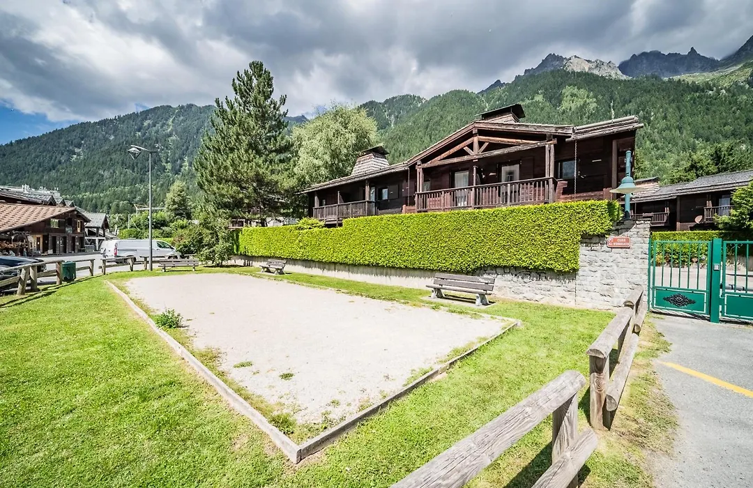 Eden Hotel, Apartments And Chalet Chamonix Les Praz-1