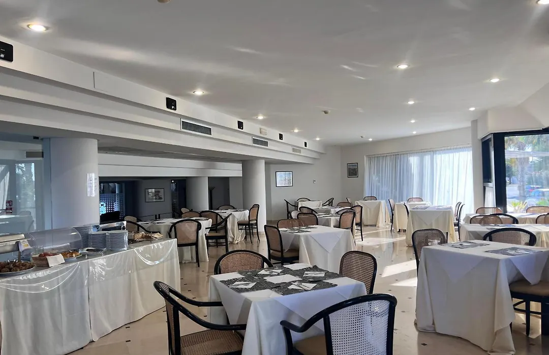 Hyencos Hotel Calos-1