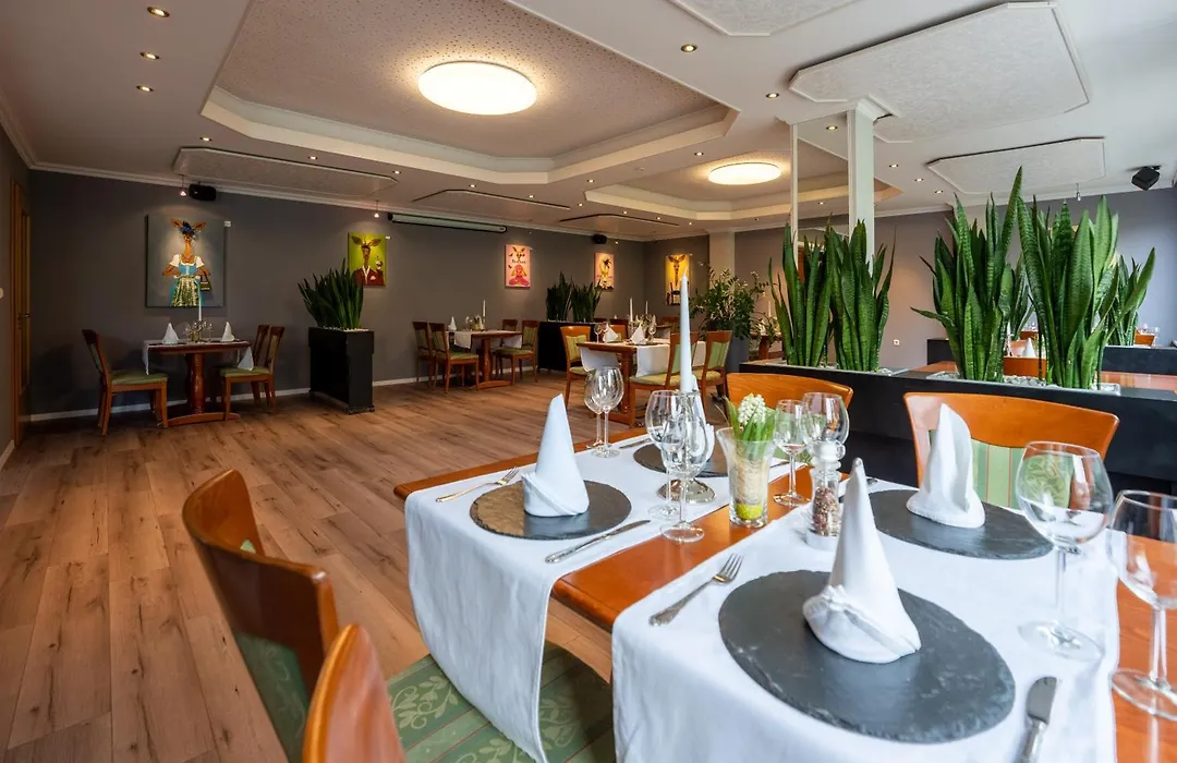 Waldhotel Kurfürst-1