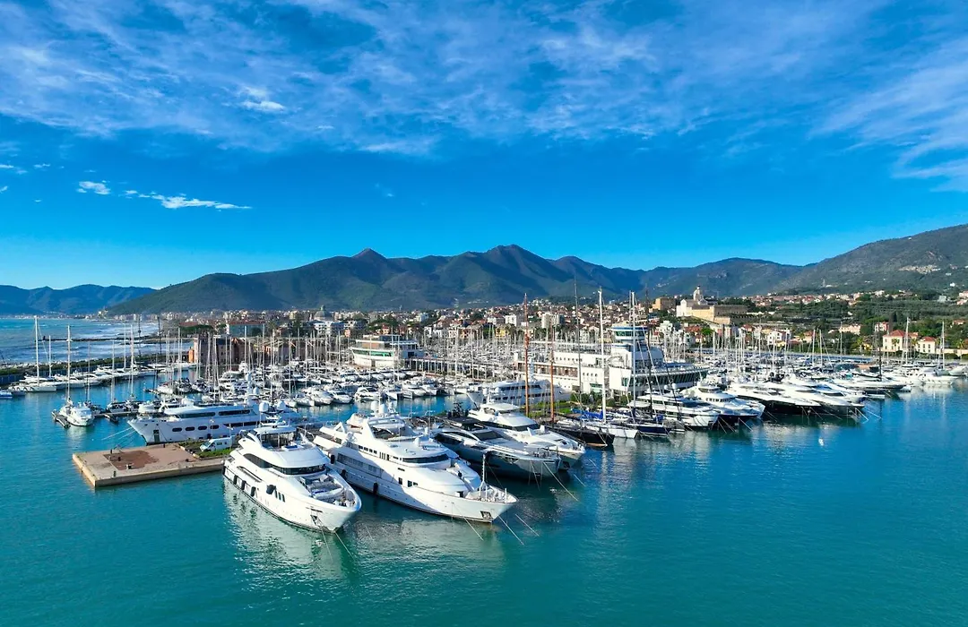 Albergo Yacht Club Marina Di Loano-1