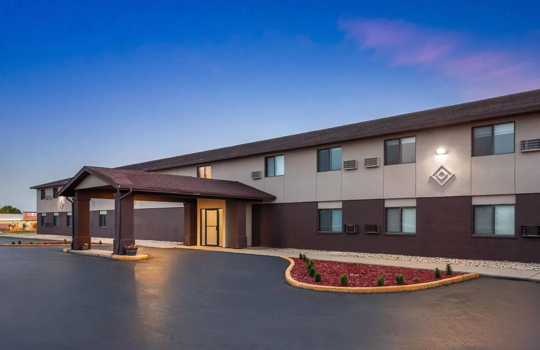 Baymont By Wyndham Oshkosh Airport-1