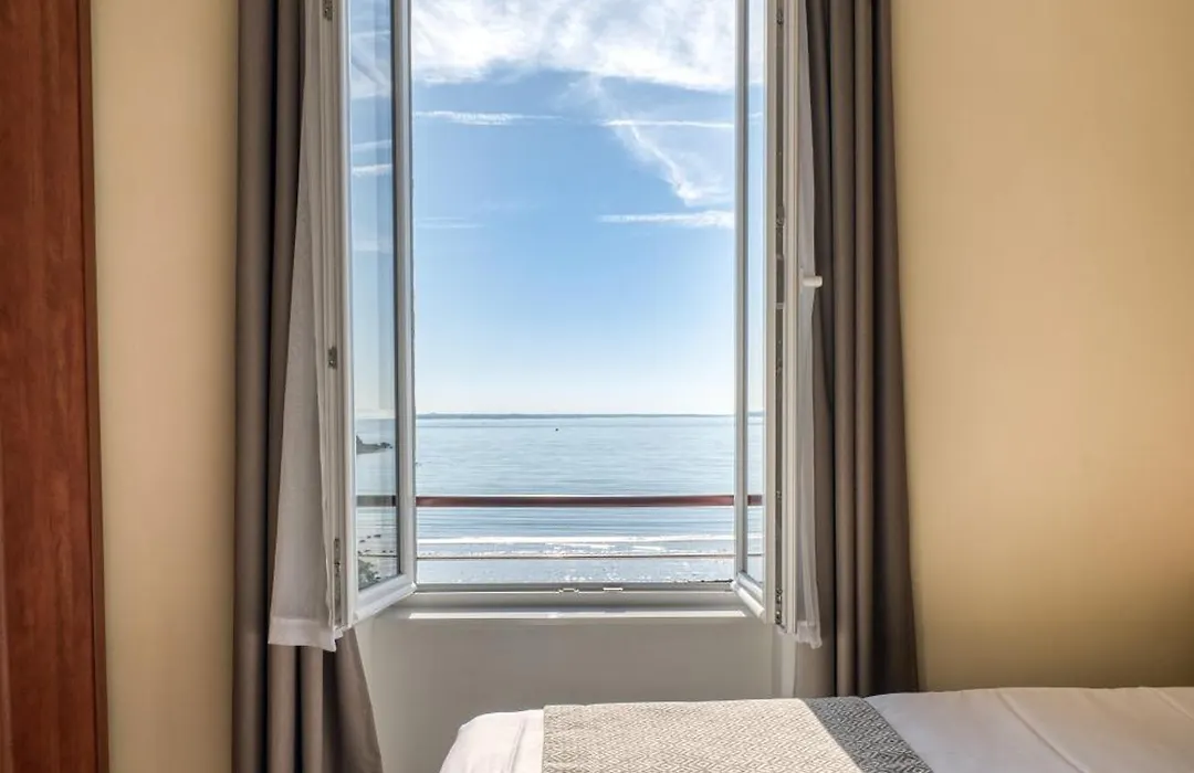 Logis Hotel Belle-Vue-1