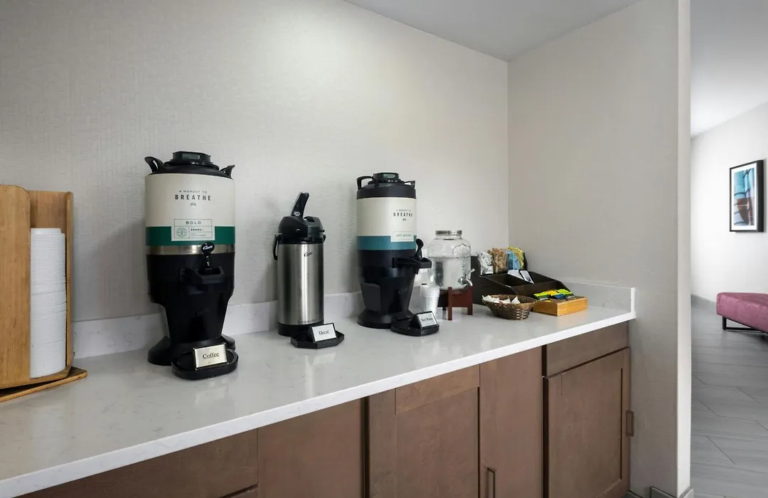Four Points By Sheraton Kansas City Airport-1