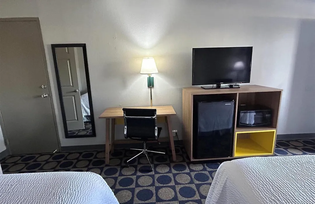 Days Inn By Wyndham Byron-1